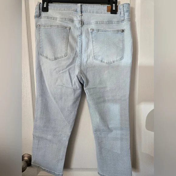 Judy Blue Size 9/29 Skinny Fit Capri Jeans - Light Wash & Very Lightly Worn - Picture 3 of 5
